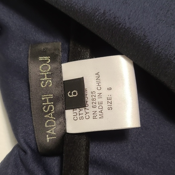 TADASHI SHOJI Midnight Blue Pleated Layered Tiered Ruffle 3D Flower Size 6 - Picture 2 of 14